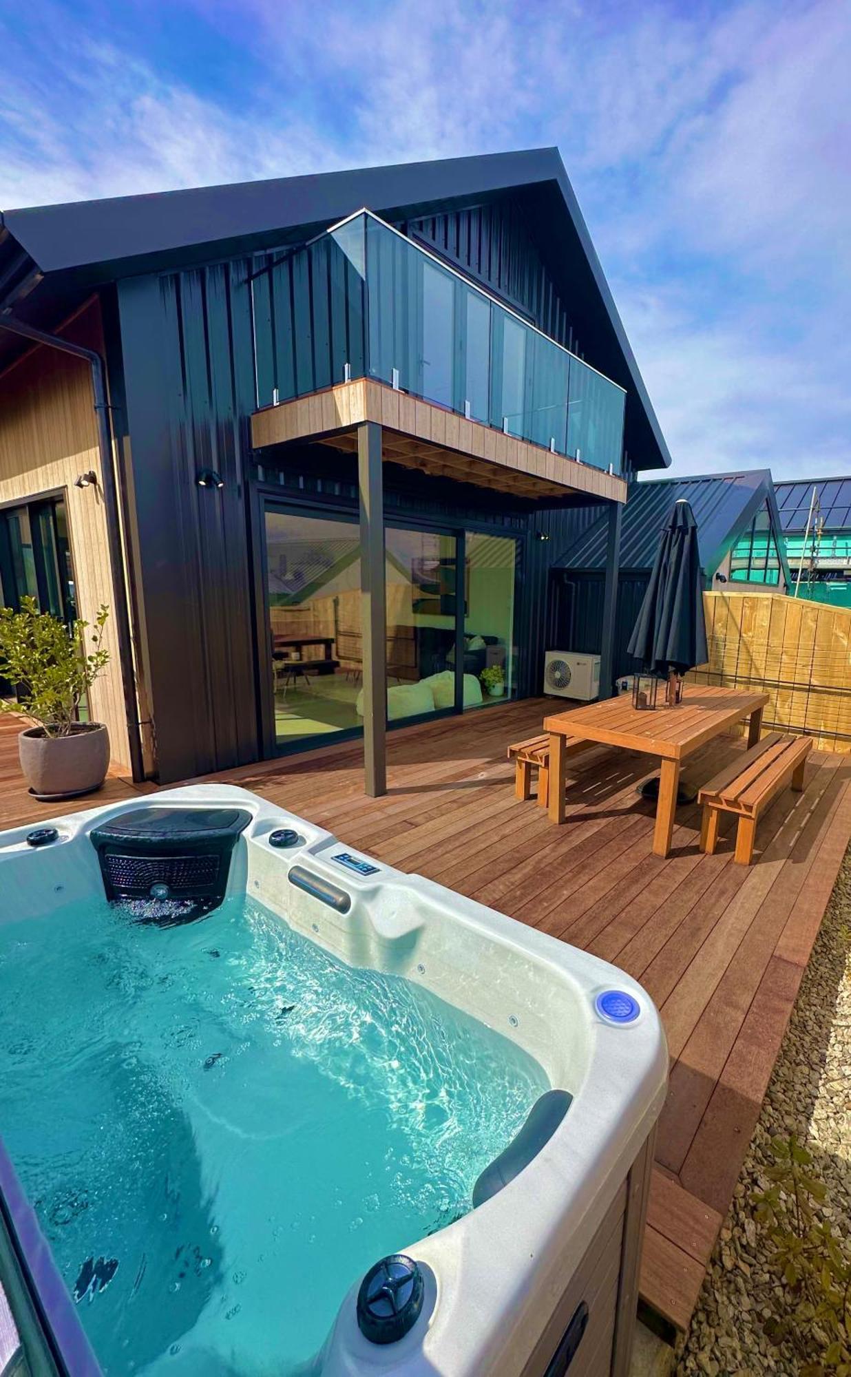 Remarkable View With Hot Tub Frankton Exteriör bild